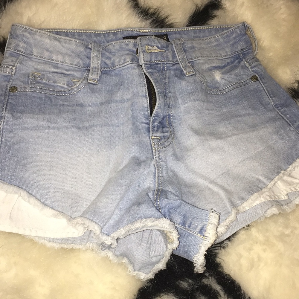 Selling summer shorts vantage Jean.